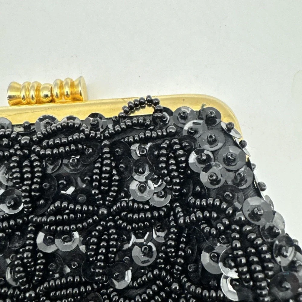 Vintage SAFCO small Black Beaded and Sequin Kiss Closure‎ Clutch